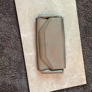 Urban expressions clutch